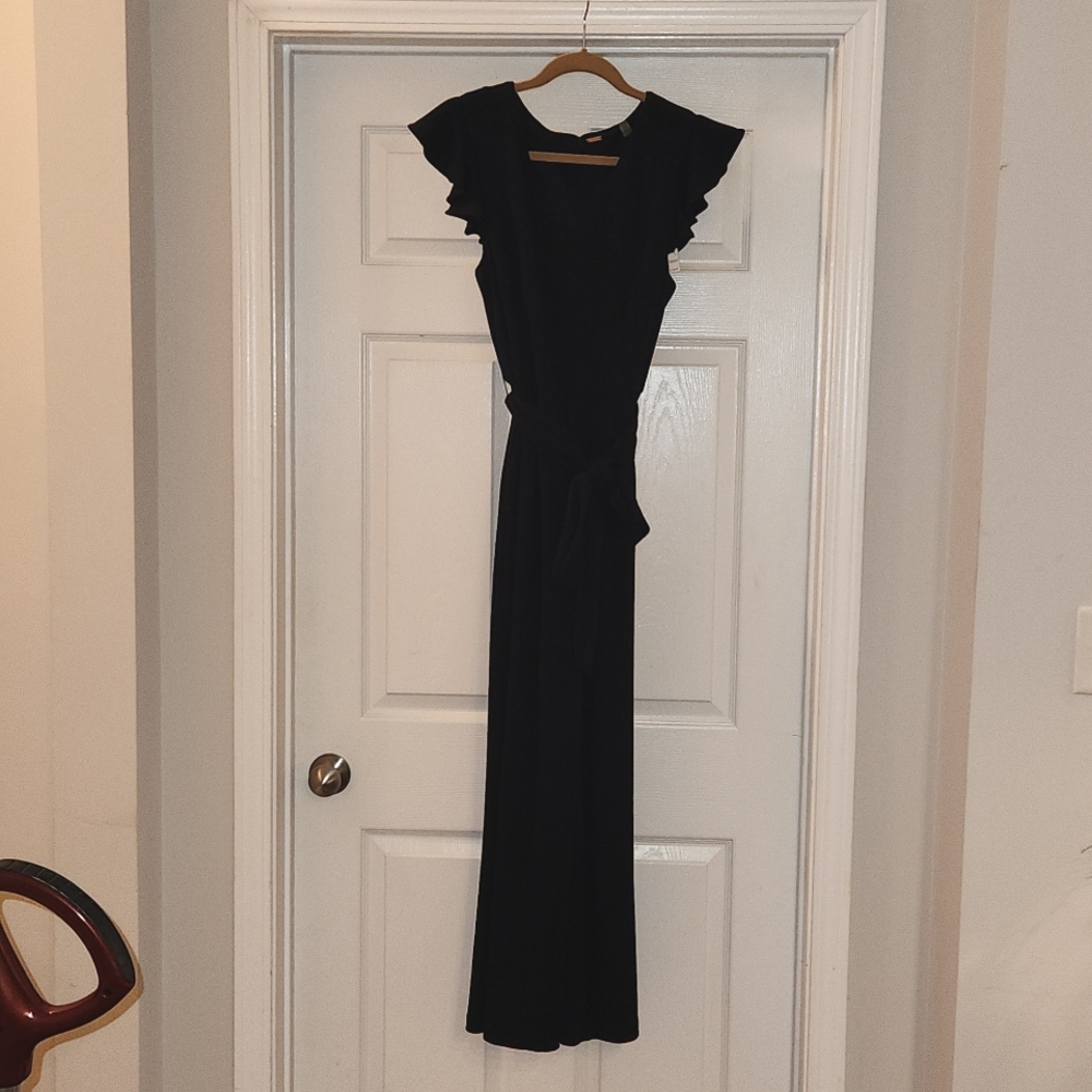 NWT Tahari size 14 navy flutter sleeve jumpsuit with removable tie at waist.